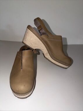 Merrell J000868 Tan Women's Round Closed Toe Clogs Size 7.5